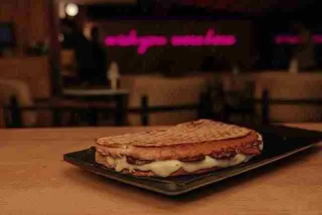 Sucuklu Tost